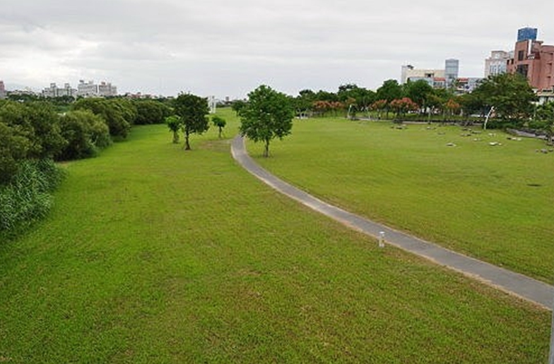 宜蘭河濱公園人行步道。圖／李界木提供