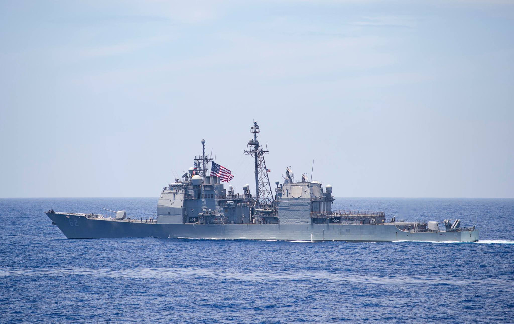 圖為今年7月航經台灣海峽的美軍神盾驅逐艦「班福德號」。圖／取自USS Benfold (DDG 65)臉書