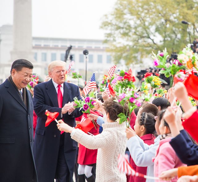 川普總統跟中國國家主席習近平於美東時間1月15日星期一通了電話，雙方討論了朝鮮半島局勢以及美中貿易赤字問題。圖為川普訪中與習近平。圖／取自川普IG