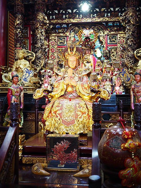 進安宮的這座寶石珊瑚媽祖，全身由珊湖打造而成，也是南方澳的「寶」。
