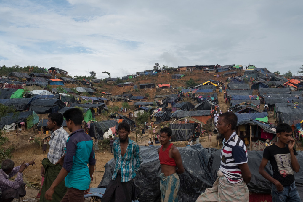 緬甸西南部若開邦的羅興亞人（Rohingya），因為信奉伊斯蘭教與種族不同，不被緬甸政府承認為國民。今年8月，緬甸軍方與羅興雅人衝突再起，六十萬羅興雅人出逃，數以萬計羅興雅人遭到屠殺，許多婦女遭到性侵。圖／資料照，無國界醫生提供