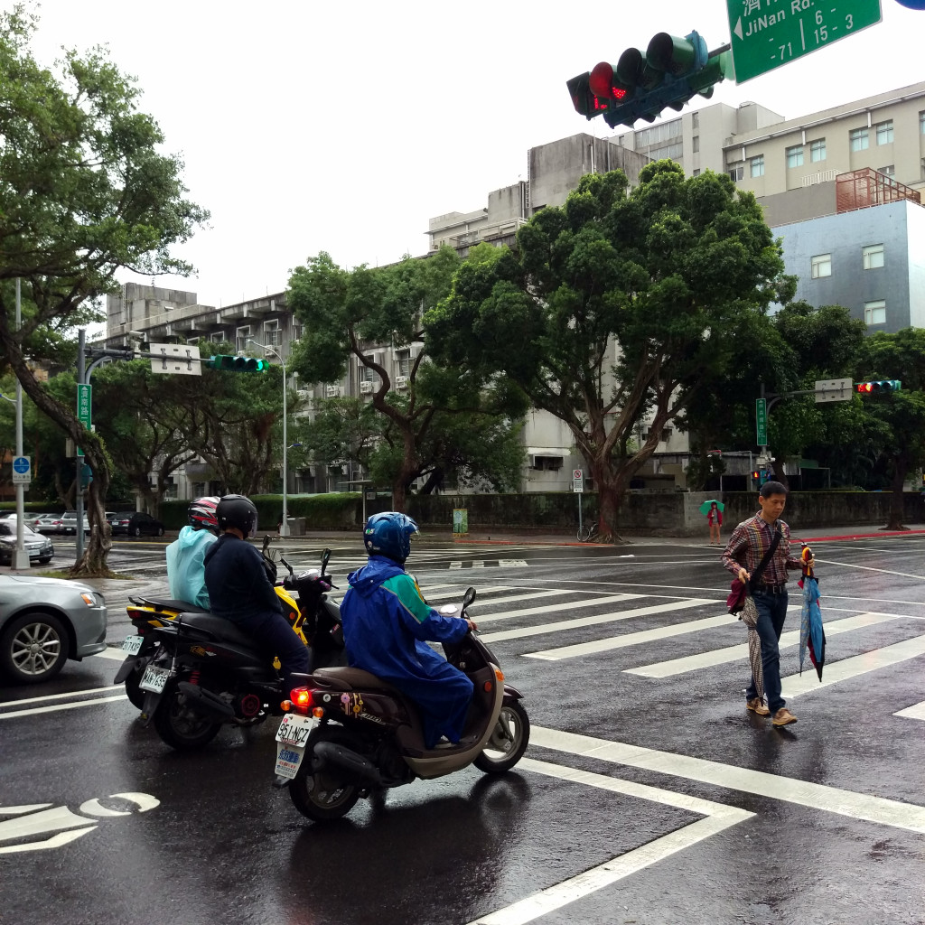 受到冷氣團影響，全台各地氣溫仍然偏低，民眾須做好保暖工作。圖／資料照