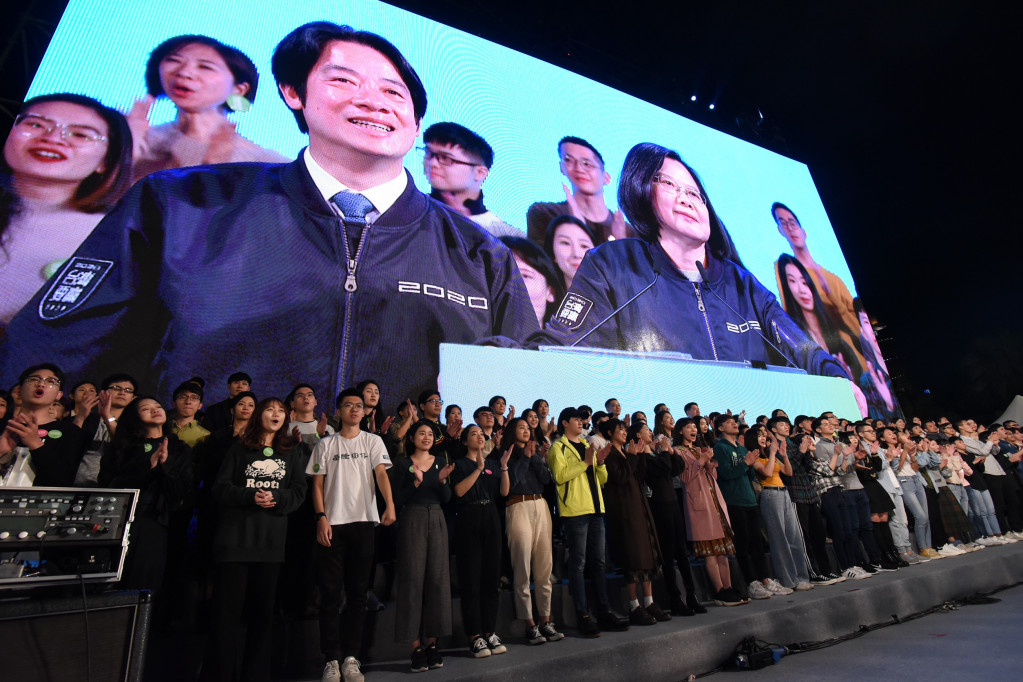 民進黨總統候選人蔡英文10日晚間在凱道舉行「團結台灣、民主勝利之夜」造勢晚會。圖／蔡英文競選辧公室提供