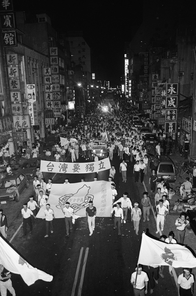 1988年，聲援「蔡許台獨案」，台灣人民第一次在全台街頭把「台灣獨立」口號喊得震天響。