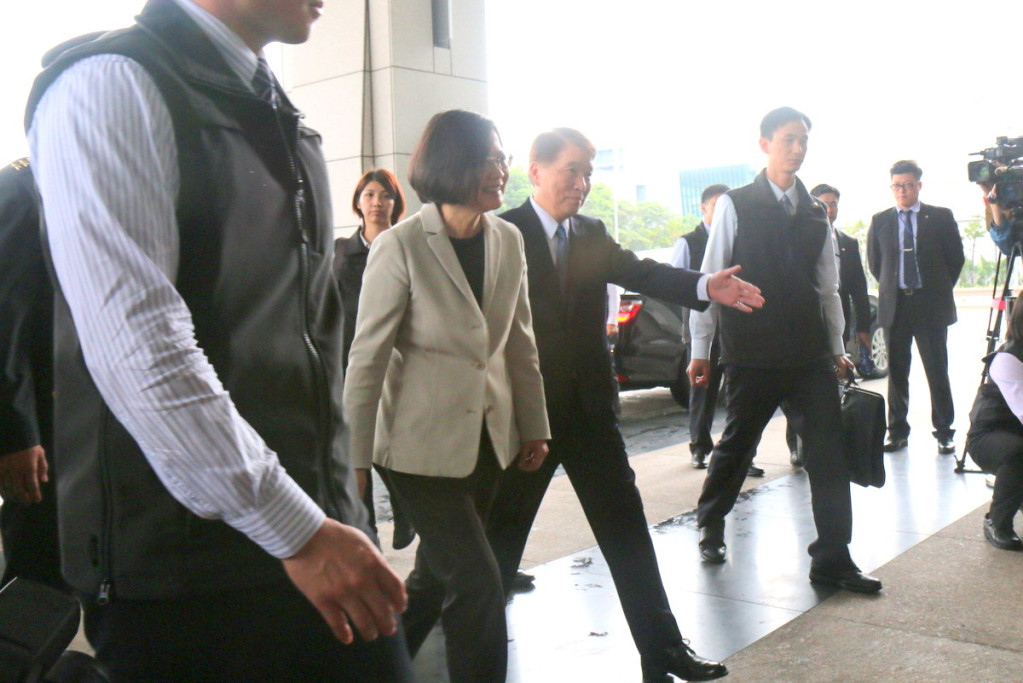 中共鷹派官媒《環球時報》今天以社評點名痛批我總統當選人蔡英文，認為她以「台灣人不高興」脅迫中國。（記者何豪毅攝）20160414