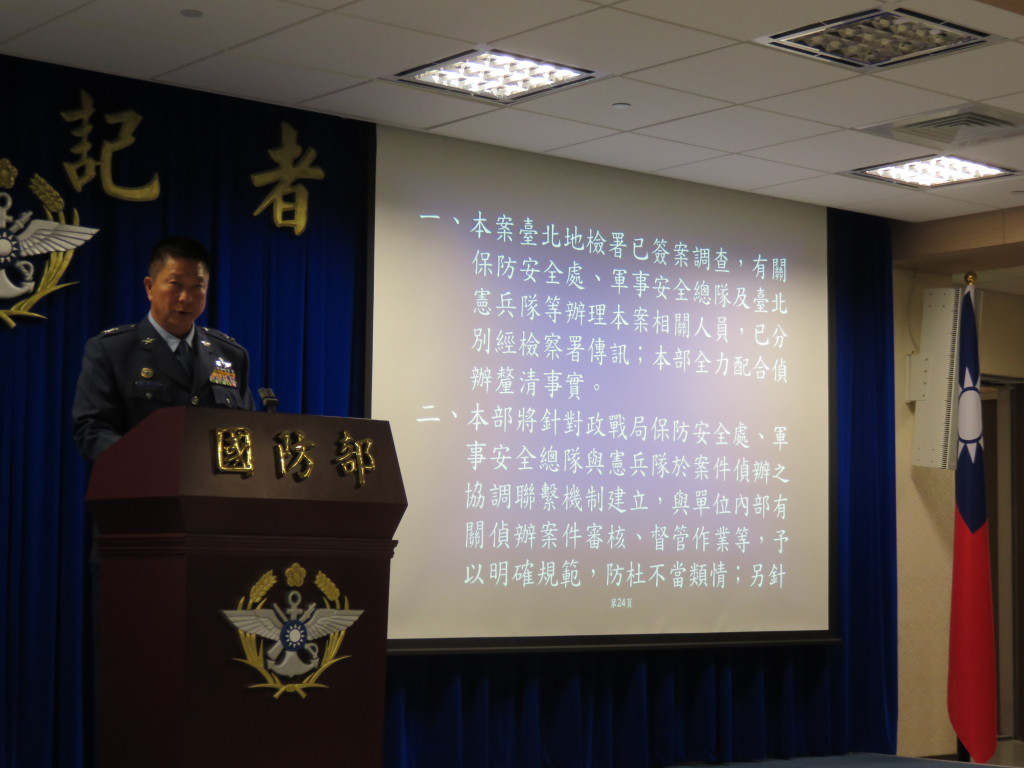 國防部今（11）日下午公佈憲兵搜索案行政調查報告，督察長韓更生說明事發經果與策進作為。（記者唐詩攝影）