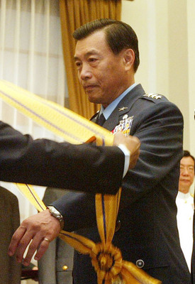 總統府今天公佈，國安局長楊國強認為階段性任務完成，數度向總統蔡英文請辭，蔡總統已於近日批准，新任局長將由前空軍司令彭勝竹（圖）出任，預計這一兩週內完成交接工作後上任。圖／中央社（檔案照片）