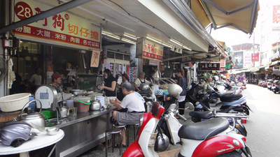 為加強掌控廢食用油流向與流量，追蹤廢油立委提應開發票，環保署開發票執行有困難，研議手機app登記追蹤。 ﹝中央社資料相片﹞