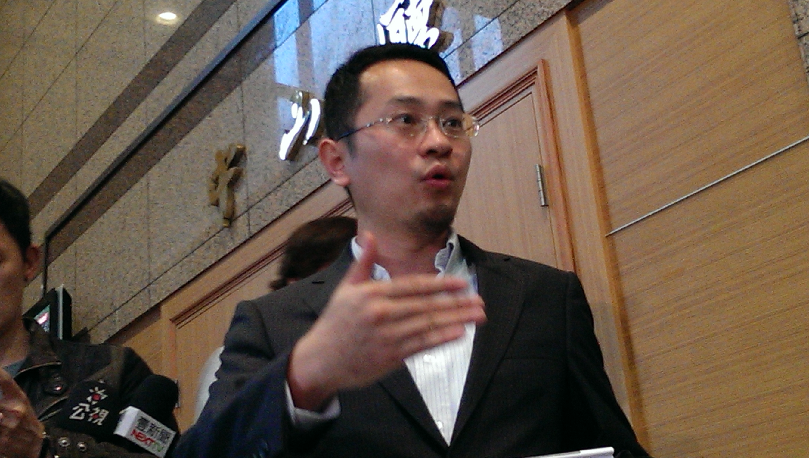 針對綠營擬祭出黨紀嚴懲縣市議長跑票的黨籍議員,國民黨文傳會主委范姜泰基今(20)日批評民進黨雙重標準、原形畢露。 (本報資料照片,記者唐詩攝影)