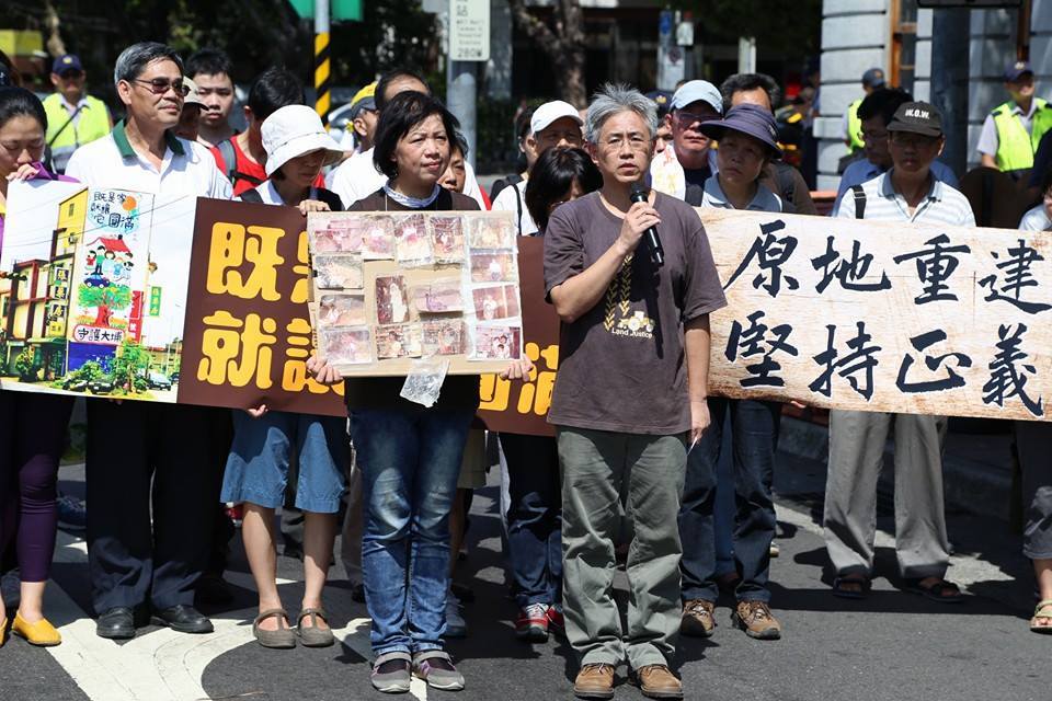 大埔張藥房老闆張森文逝世一週年，遺孀彭秀春與自救會等人18日赴總統府，要求歸還土地、原屋重建。（擷自台灣農村陣線臉書）