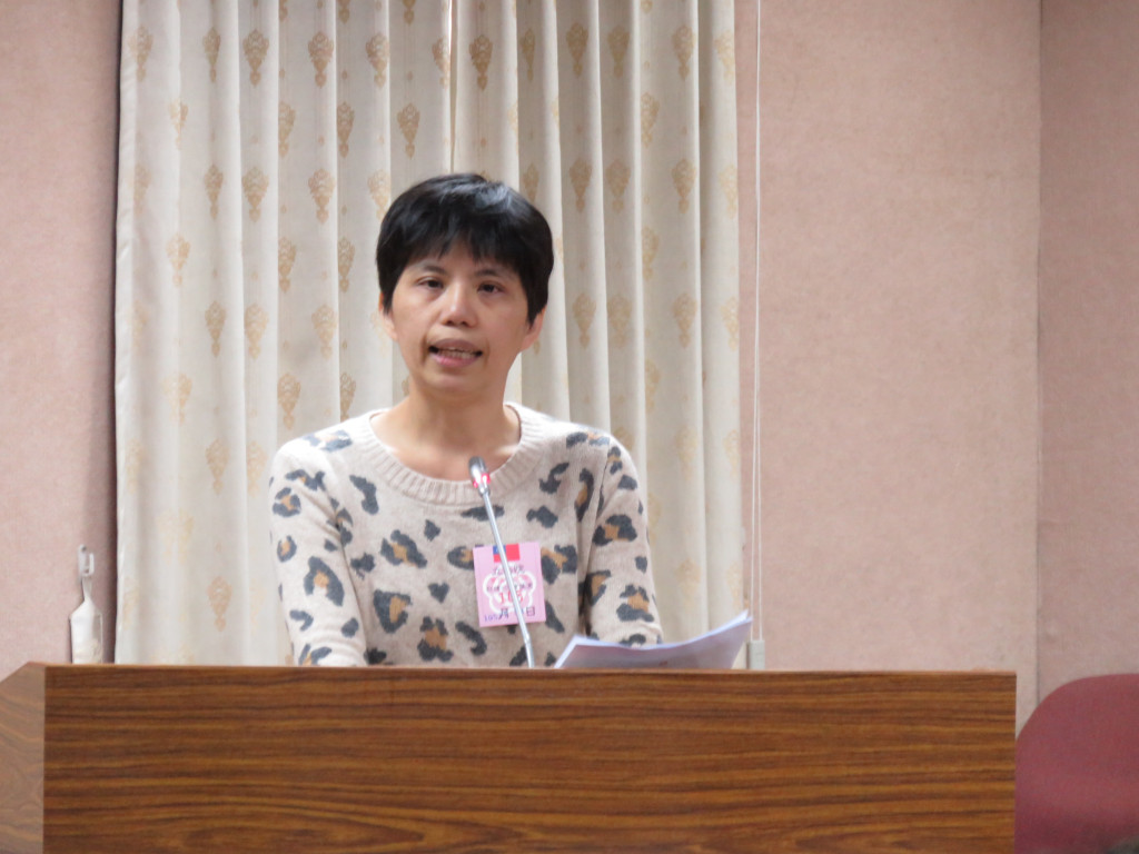 立院司法及法制公聽會今（28）日上午針對婚姻平權法案舉行第二場公聽會，政大心理系教授李怡青在會中呼籲支持修民法，「國家有義務為每個國民建立這樣的友善環境，因此修改民法給予同性婚姻一樣權利當然重要」。圖／唐詩