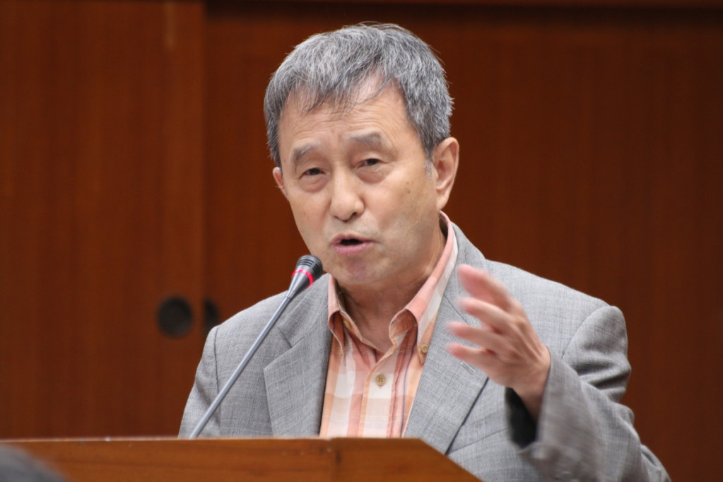 在立法院教育委員會私校法公聽會上，東海大學教授林騰鷂脫口：「馬英九在歷史上要被譴責」。（記者何豪毅攝）20160516