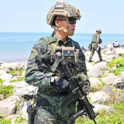 陸戰隊中校隊長許誠宜（圖）在聯興演習中自購約13萬元裝備，國防部今天定調回應「禁止國軍官兵私自採購個人裝備」。（翻攝自許誠宜臉書）20150921