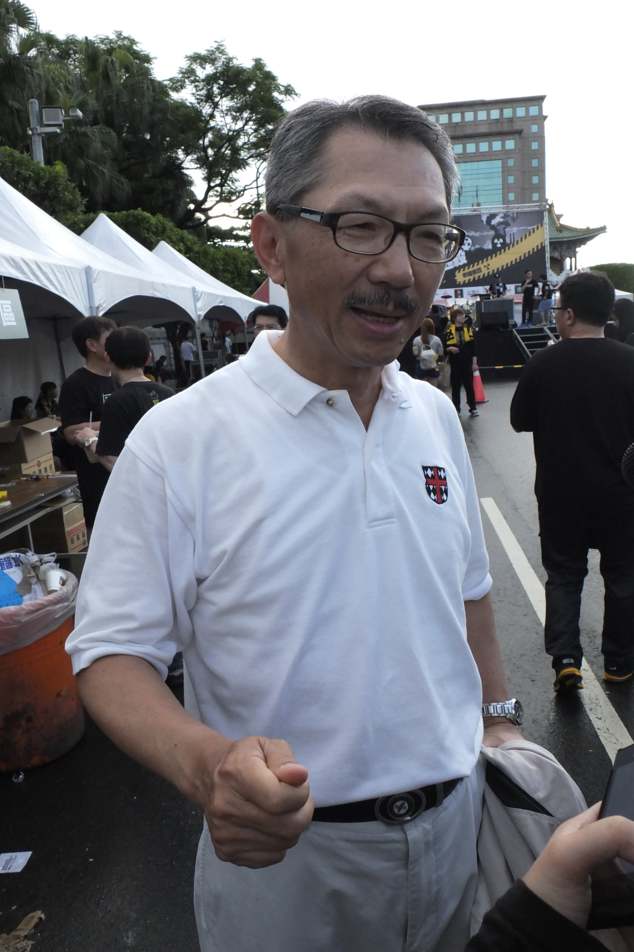 圓神集團董事長簡志忠上午參加路跑並呼籲藍委本著良知站出來，儘速提案廢核。（陳文蔚攝）