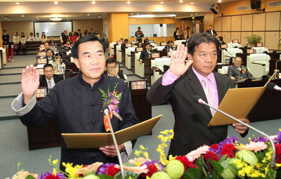 台南市議會新任議長由國民黨李全教（左）今天指出，「今天的賴清德就是明天的馬英九」。（資料照片，中央社）