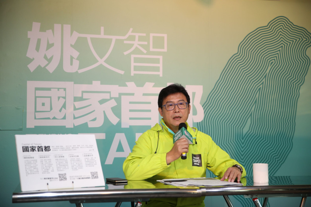 民進黨台北市長候選人姚文智表示，陳佩琪臉書PO文顯然是柯文哲的棄保操作，故意用一種溫暖的方式包夾著赤裸裸的政治操作，把太太當成操作棄保的政治工具。圖／姚文智辦公室