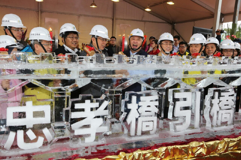 台北市長柯文哲今（1）日出席「中正忠孝橋引橋拆除及周邊平面道路路型改善工程」動土典禮。（圖北市府提供）