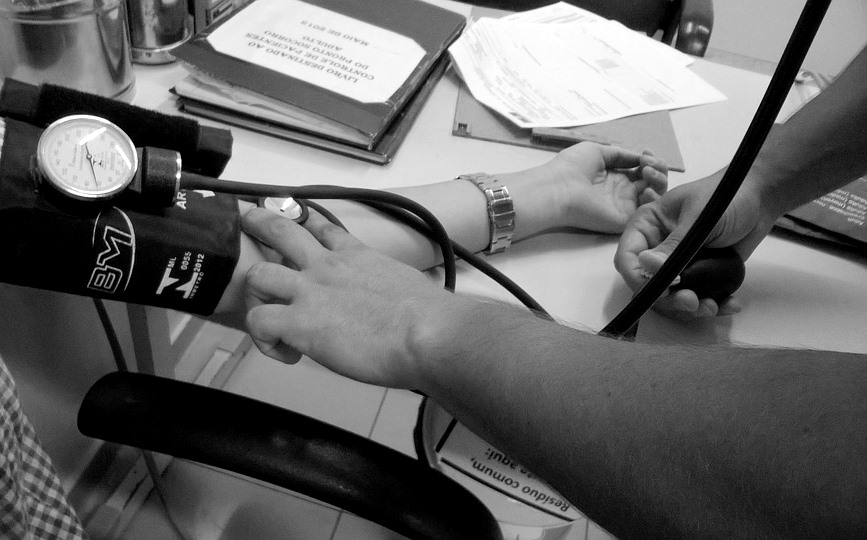 患者視醫如友，是建立患者與醫師彼此受益的最好關係。圖／取材自 pixabay （CC0 Public Domain），民報後製處理