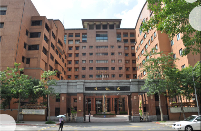考試院今天通過年改方案，這份被批為放水、垃圾的年改方案今天將送至立院，但已經被批評是放水年改、垃圾該送焚化爐。而民進黨也決定推年改會版本應戰。圖／取自考試院網站