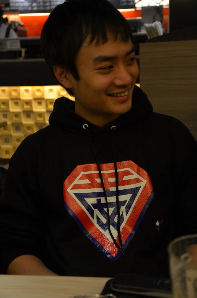 總統府發言人、國民黨文傳會前任副主委殷偉在臉書貼文，對國民黨改名「去中國」表示不應是優先議題。（番攝自殷偉臉書）20160121