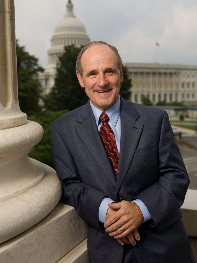 美國參議院外交委員會主席里契（Sen. Jim Risch, R-ID）（本圖）和參院外委會成員魯比奧參議員（Sen. Marco Rubio, R-FL）等人星期三下午與麥康奈爾舉行閉門會談，試圖推動《香港人權與民主法案》在參議院的通過。圖／公有領域，取自維基共享資源