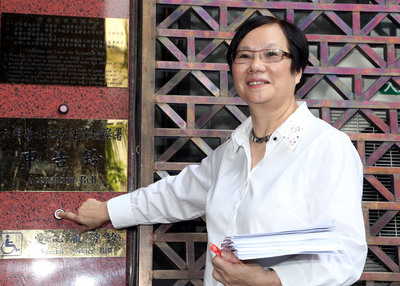 北市第3選區國民黨立委初選，現任立委羅淑蕾（見圖，中央社資料照片）與挑戰者蔣萬安、王鴻薇仍在纏鬥中，今(18)日晚間將再補做民調見真章。20150418