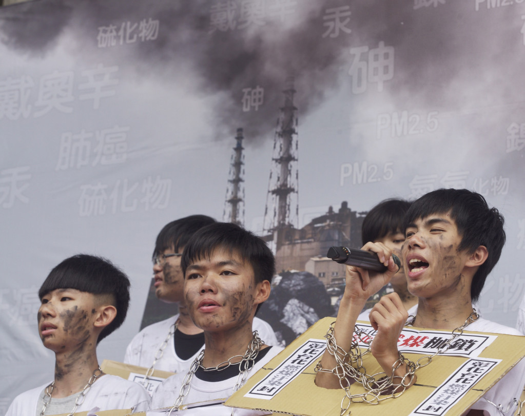 年輕人站出來抗議台化污染彰化，爭取一個清新的呼吸空間。