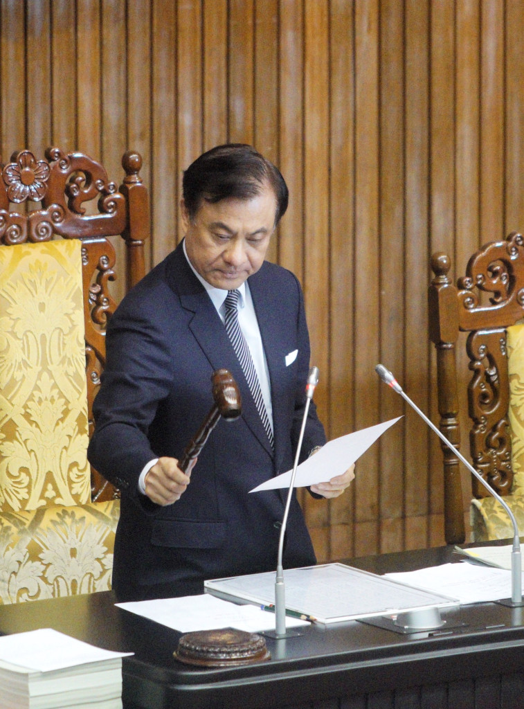 立院臨時會終於通過2017年中央政府總預算，小刪近240億元，行政院長林全特別感謝立委幫忙，同時立院院長蘇嘉全也宣布臨時會提前一天散會。（圖/張良一，資料照片）