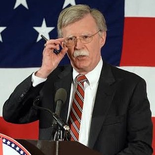 前美國白宮國安顧問波頓(John Bolton)表示，鑑於台灣對新冠病毒疫情的處理、北京的反對與掩蓋真相，美國必須再次考慮給予台灣全面外交承認。圖/取自波頓 推特