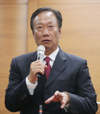 鴻海積極跨足智慧匯流產業，董事長郭台銘計畫結合亞太電信，蓋平價合宜智慧宅社區，除提供員工居住外也對外銷售。（資料照片）