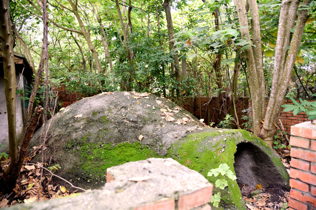 建國眷村戰備防空洞與遺構，大大小小片佈於眷村聚落中。(照片/雲林縣府提供)