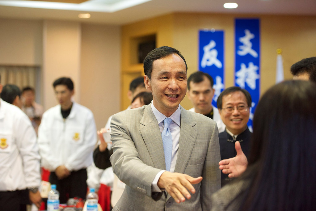 國民黨總統候選人朱立倫出席公務人員協會，對人事制度改革提出日本「資深制」的主張。（記者黃謙賢攝）20151208
