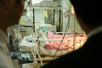 八仙塵爆,全身燒傷面積90%的林誼仍在成大醫院救治。她的哥哥林緯出面協助家屬成立自救會,卻遭挺藍支持者點名。(中央社資料照片)