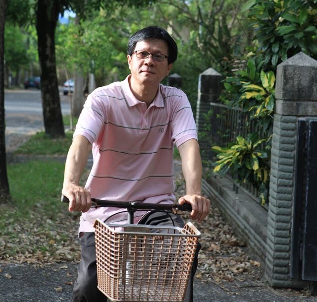 針對東華大學副教授魏貽君質疑教育部因部長難產，導致其升等案在教育部「卡」關，教育部今日發聲明澄清，指案子還在學校公文旅行呢！(圖照截自魏貽君臉書)