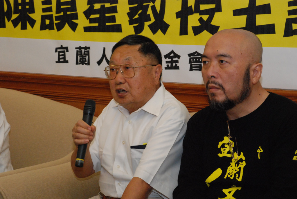 環團及反核人士對電業法修法非常不認同，反核大將陳錫南(圖右)痛批小英政府不懂電就不要貿然修法，建議聽聽電力學專家陳謨星(圖左)的諫言。(圖/陳錫南提供)