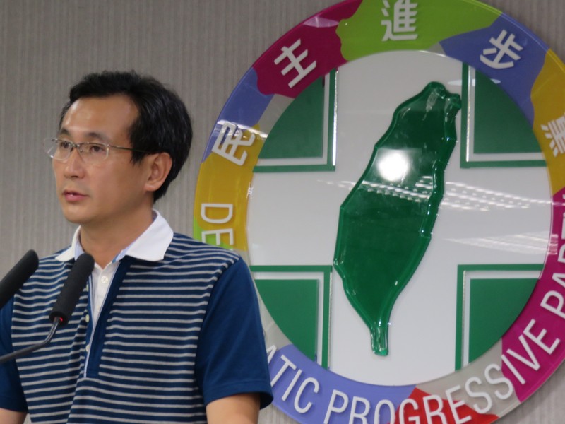 台灣赴大陸免簽證，民進黨要求陸委會說明，雙方是否有對等條件。（朱蒲青攝）