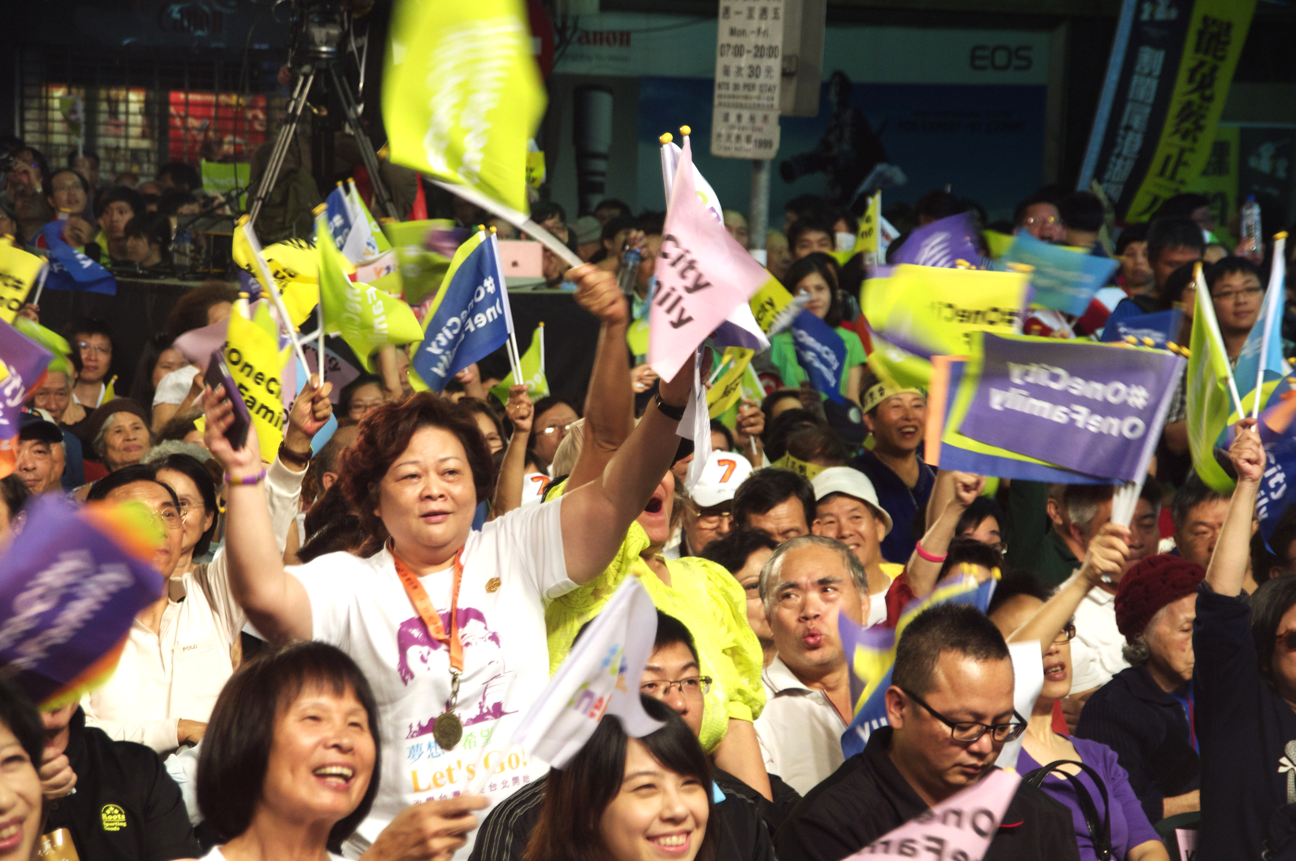 激情過後，新當選人的挑戰才剛開始。(記者黃謙賢攝）