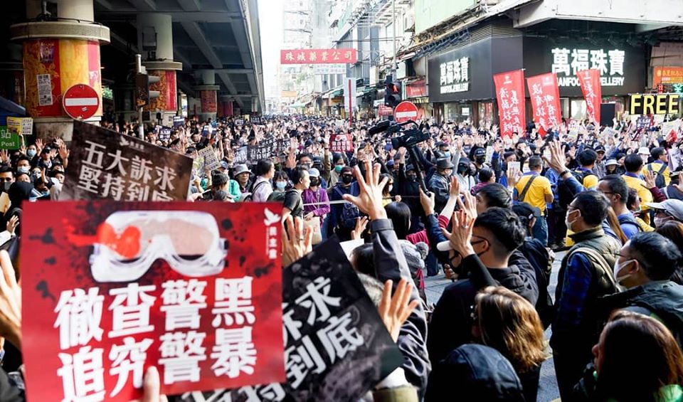 香港「民間人權陣線」8日舉行「國際人權日」大遊行，約有80萬港人上街。圖／取自岑子杰Jimmy Sham臉書