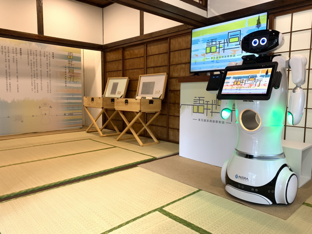 台灣文學館的多語導覽機器人「阿文」將以５種語言解說展覽內容。圖／國立台文館
