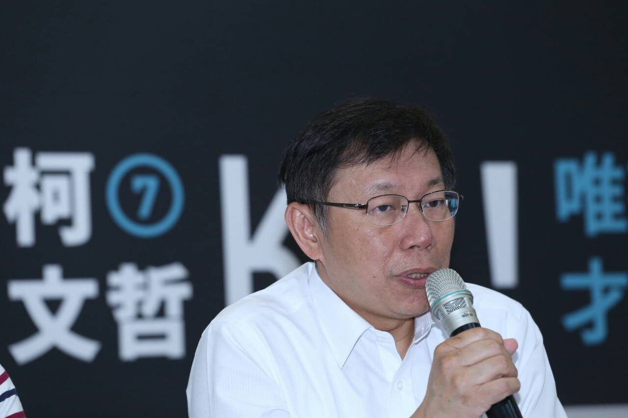 柯文哲今出席「換頭像、挺柯P」記者會，籲民眾號召換臉書頭像幫忙宣傳。（朱蒲青攝）