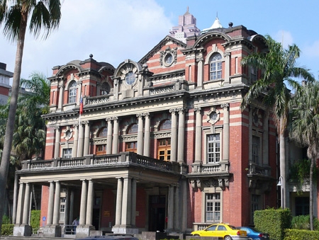 台大醫院百年招牌，受到嚴峻考驗。圖／取自台北巿政府官網