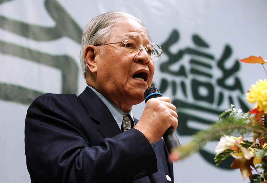 我，李登輝，希望一直到臨終瞬間，都不會怨恨任何人，能夠像牛一樣，亦步亦趨地守護國土，順乎民之所欲，為了我所熱愛的台灣一直工作下去。（中央社資料照片）