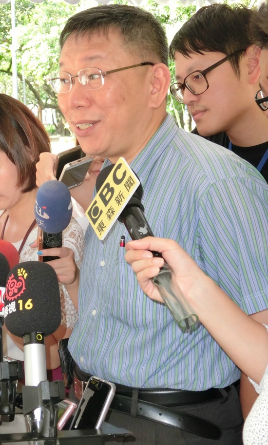 外界關注台北農產運銷公司新人事，柯文哲表示希望大家按照「約定」來投票，不過他也聲明，地是台北市政府的、房屋也是台北市政府的，北市府只是委託果菜公司在經營。圖／李書璇