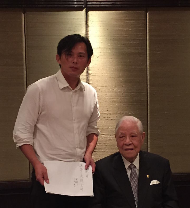 李登輝談「國家領導人的條件」，並以謙卑、冷靜、忍耐期許黃國昌。（摘自臉書）