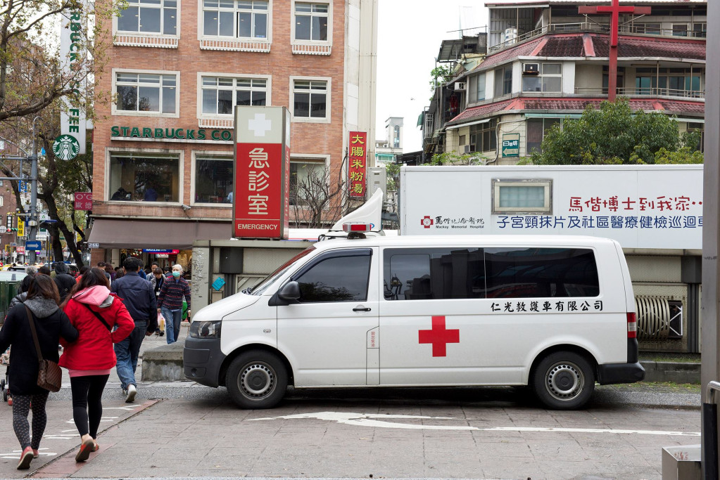 流感大爆發,急診室爆場,醫護人力軋不過來,衛福部卻堅持繼續進行醫院評鑑,醫護人員怨聲載道。(黃謙賢攝)20160309