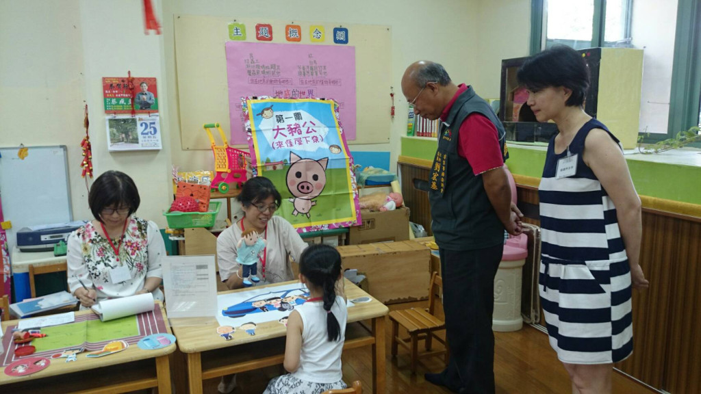 「幼幼客語闖通關」認證主要是以闖5關遊戲方式進行，帶動幼童及家長共同學習客語，讓客語融入家庭生活。(台中市客委會)