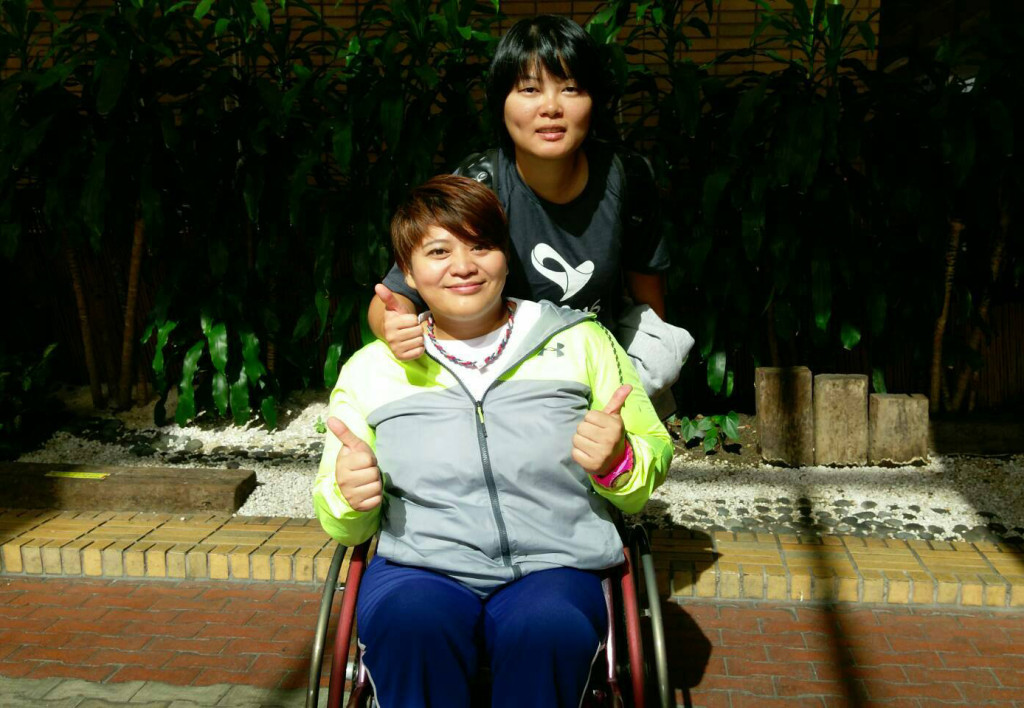 林資惠運動的實力、成就，與國際競賽的激烈強度，近年一直陪伴她訓練調整及海外征戰的長庚運動醫學防護員鄭婷尹最清楚。圖／楊惠君攝