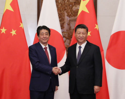 日本首相安倍晉三在10月25日訪中時，向中國國家主席習近平傳達結束「ODA援助中國」的意向；中國外交部也坦承，日本對中國的資金援助，在中國改革開放和經濟建設中，發揮了積極作用。圖／日本首相官邸網站