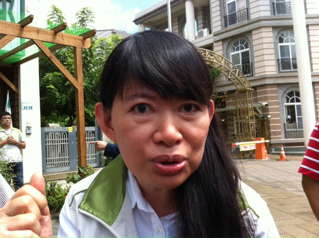 陳明文妻子今天表示，陳明文只是感冒，駁斥中風之說。（朱蒲青攝）