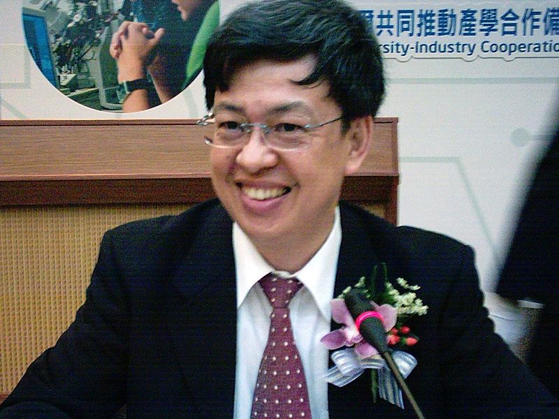 中研院副院長陳建仁辭去中研院相關職務,將擔任蔡英文副手,中研院表示婉惜,但尊重並祝福。(摘自維基百科)